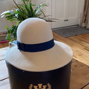 Goorin Bros. Women’s wool hat with hat box